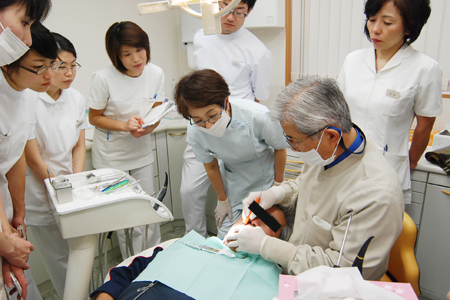 2008年11月23日中山先生歯周病セミナーin日吉歯科1